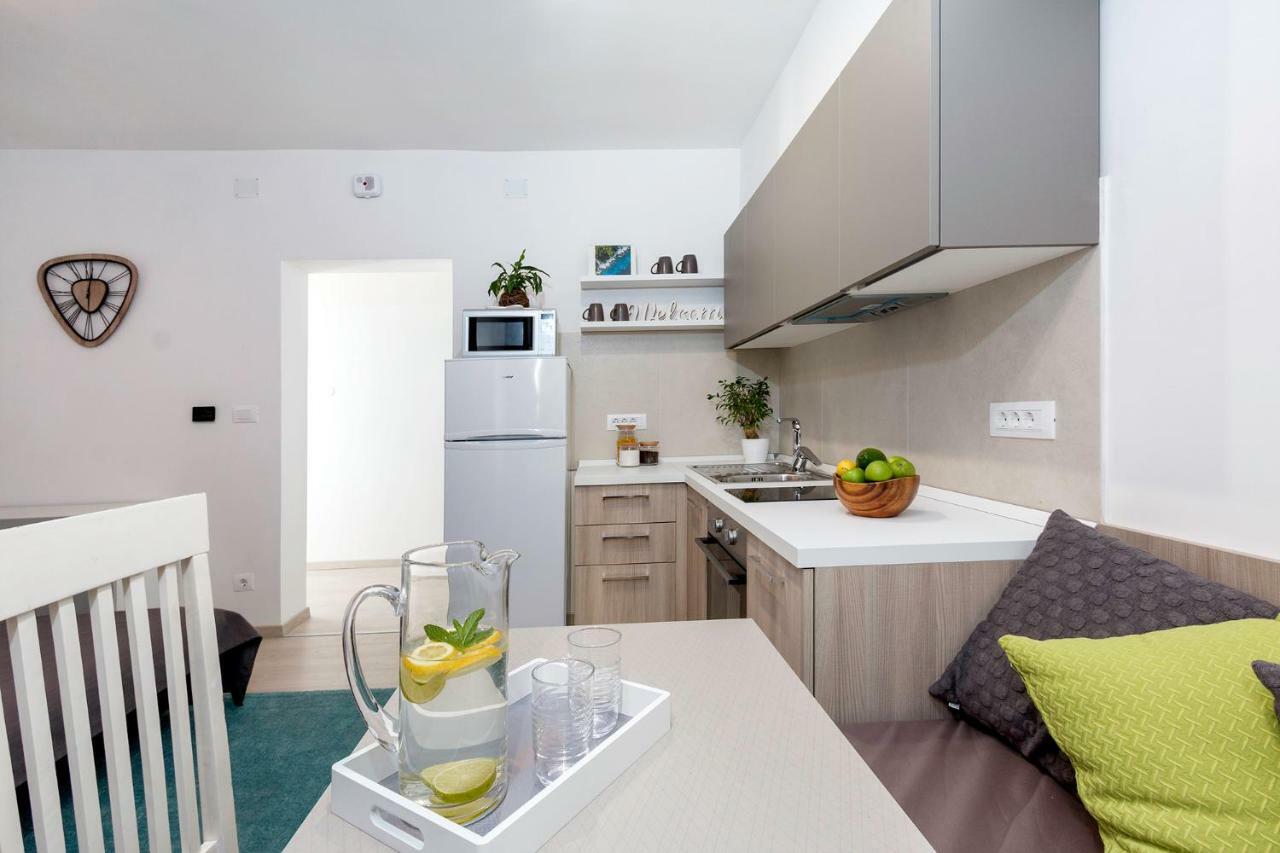 Sunsplash Apartments Pula Exterior photo